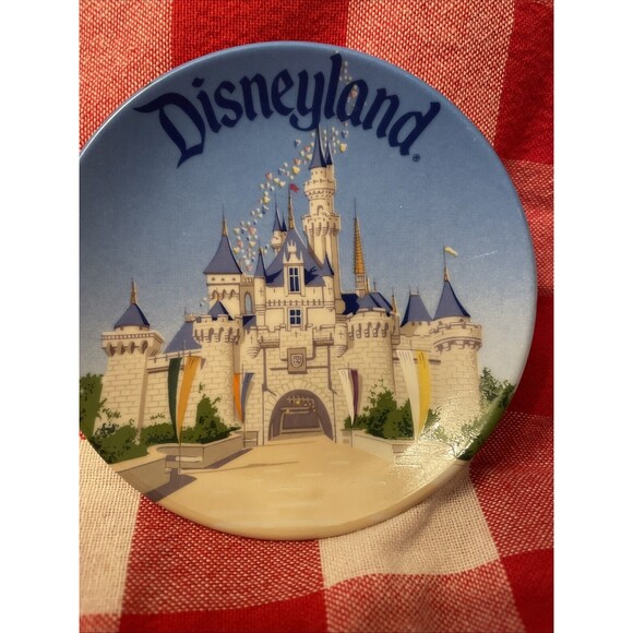 Disney "Disneyland" 6¼" Decorative Commemorative Plate - Japan - Picture 2 of 4